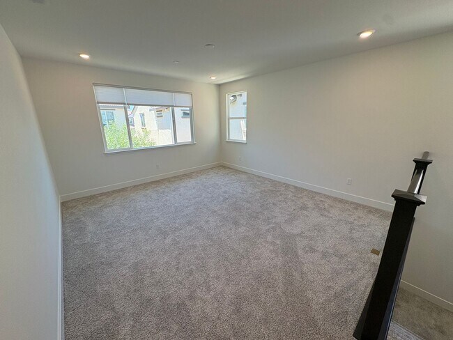 Building Photo - Beautiful 4 Bedroom 3 Bath Brentwood Home With SOLAR