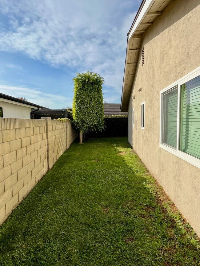 Building Photo - Charming 3 Bedroom, 2 Bath Single Family Home for rent in Seal Beach, CA!