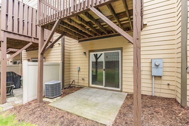 Building Photo - Gorgeous  3-bedroom townhome in North Raleigh!