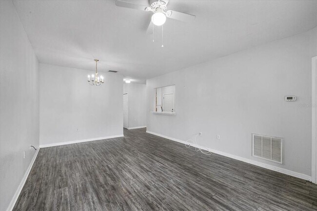 Building Photo - 9621 Lakedale Way