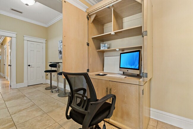 Building Photo - 509 S Willow Ave