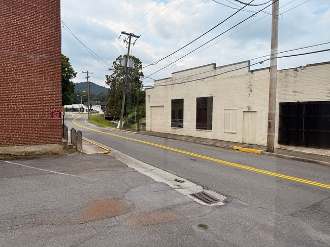 Building Photo - 105 Pendleton St