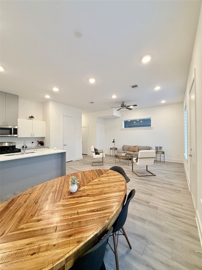 Building Photo - 9609 Habitat St