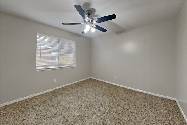 Building Photo - 21226 Park Run Dr