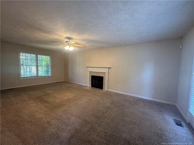 Building Photo - 2401 Larwood Dr