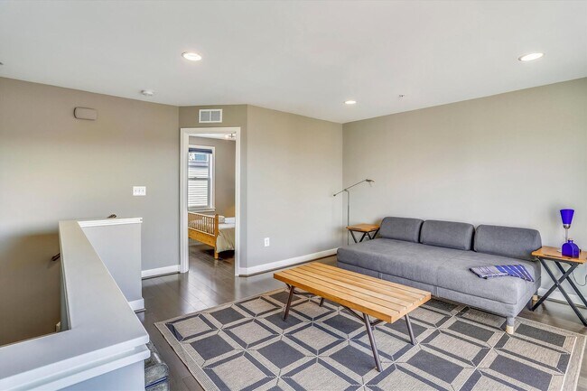 Building Photo - GREAT LOCATION!! Stunning 3BD/3.5BA luxury 4-level townhouse!