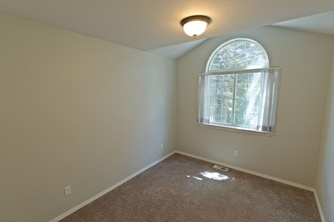 Building Photo - Loch Haven Hills Home