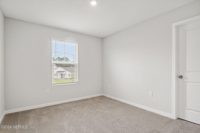 Building Photo - 14710 Cashew Ave