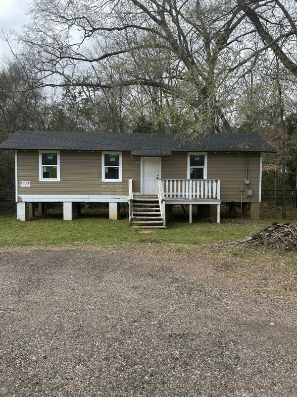 Building Photo - 326 W College St