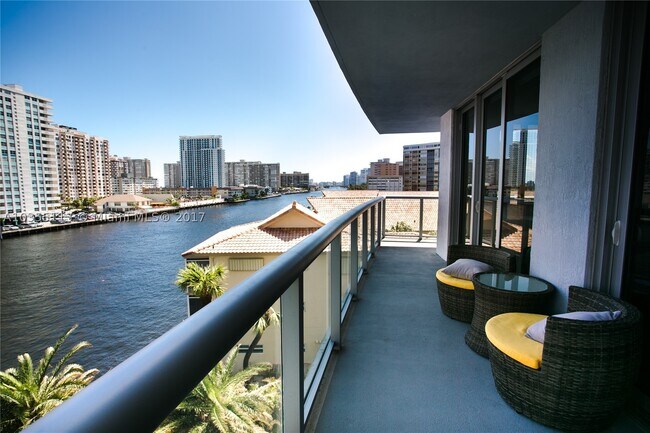 Building Photo - 2600 E Hallandale Beach Blvd
