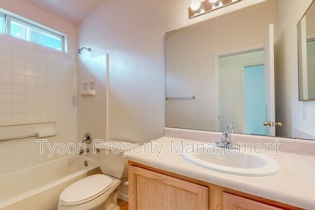 Building Photo - 7124 Labrador Dr NE