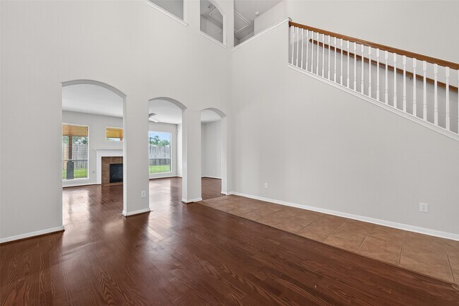 Building Photo - 14335 Plum Springs Dr