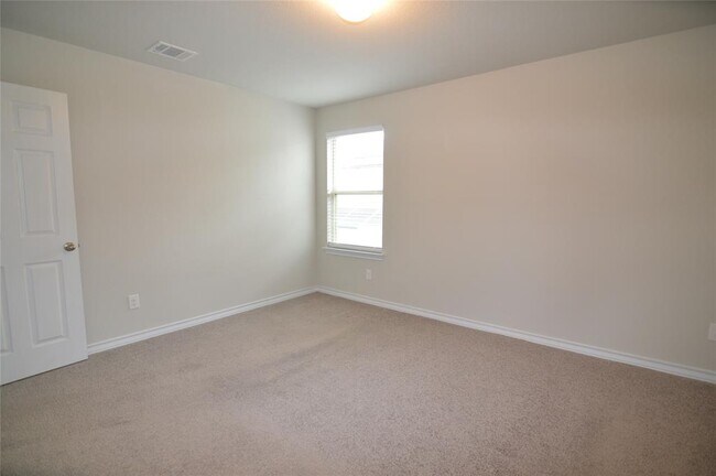 Building Photo - 212 Magna Ln