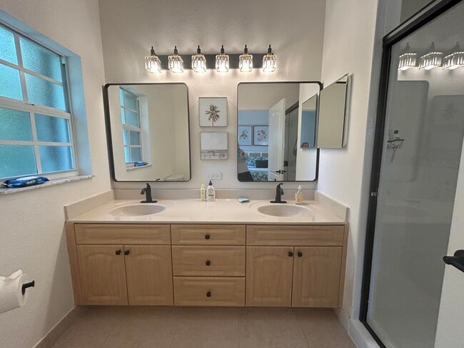 Building Photo - 12768 Westhampton Cir
