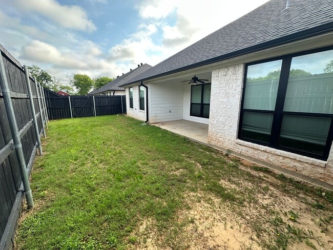 Building Photo - Magnolia Park #10776