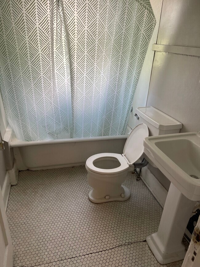 Building Photo - 5 E Mitchell Ave