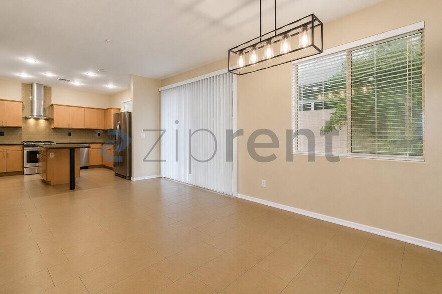 Building Photo - Unit 128