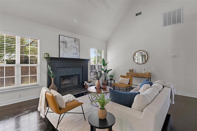 Building Photo - 312 Country Club Dr