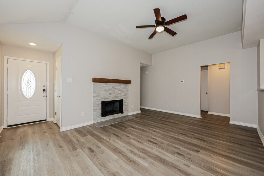 Building Photo - 522 Chancellorsville Dr