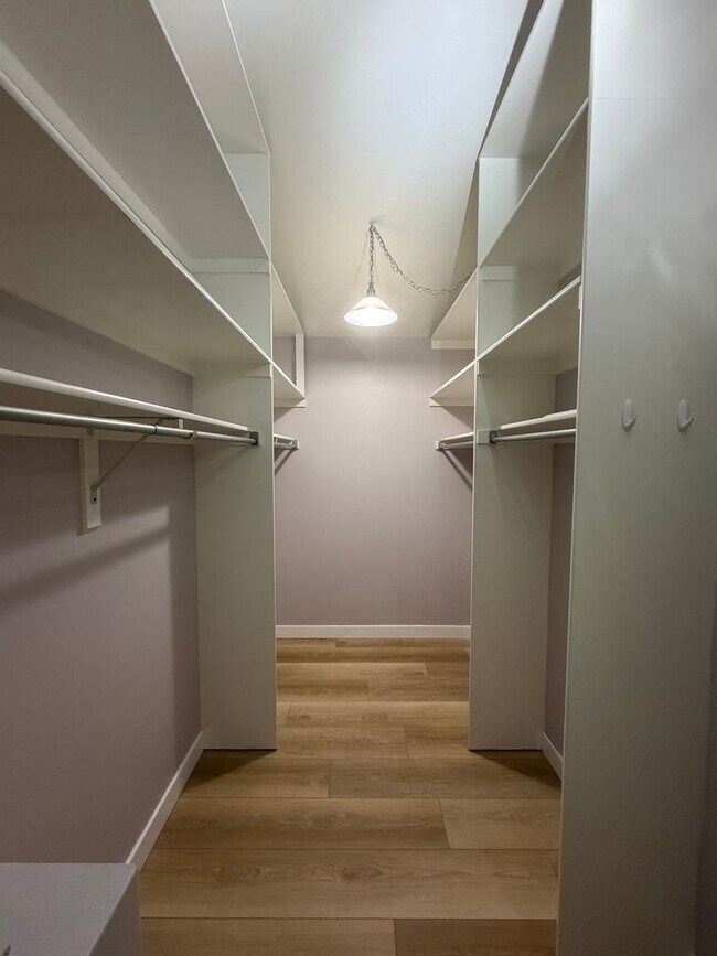 Building Photo - GORGEOUS SPACOUS HOMESTEAD!!!