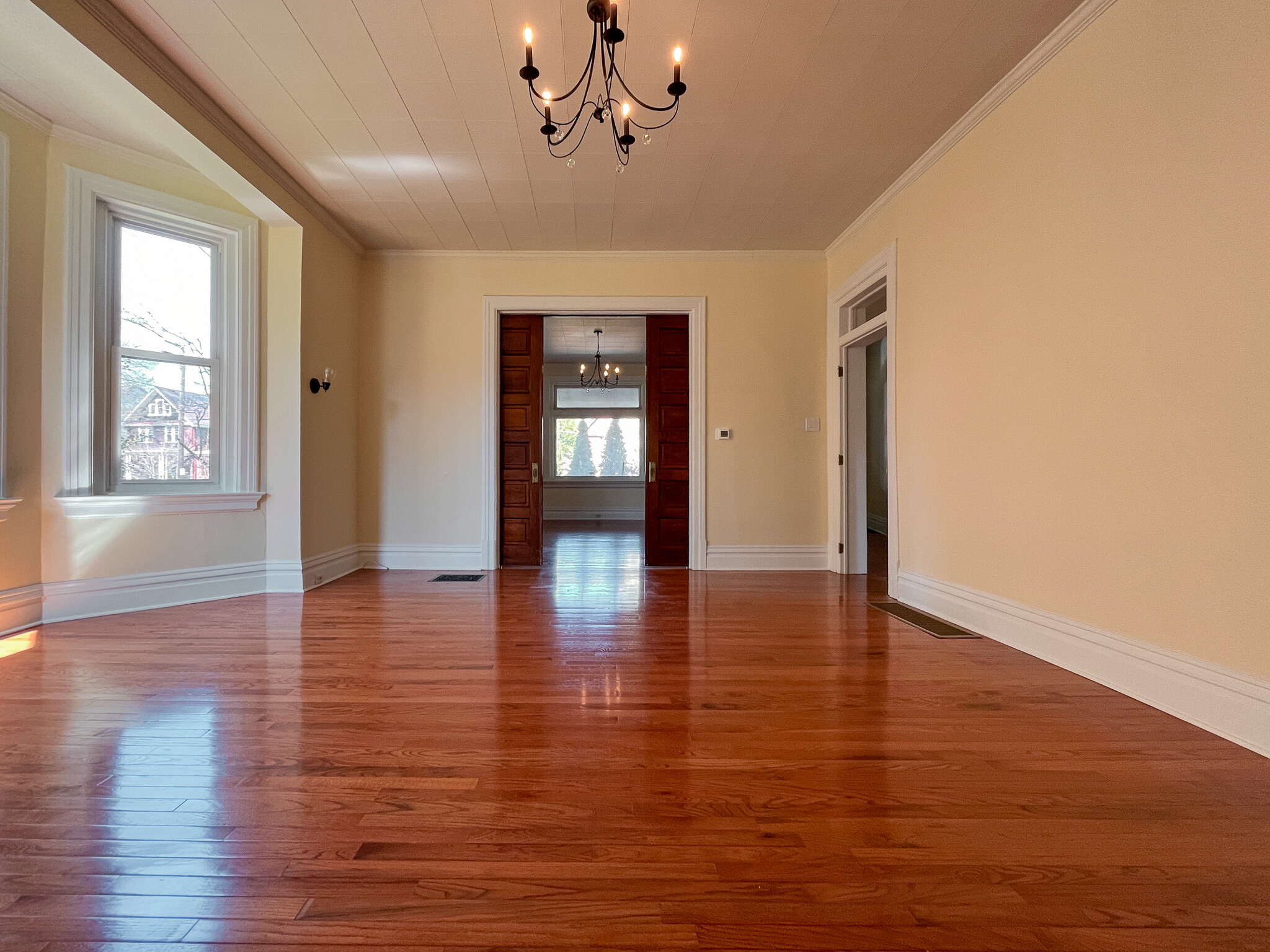 1st Floor Living Room - 926 Savannah Ave