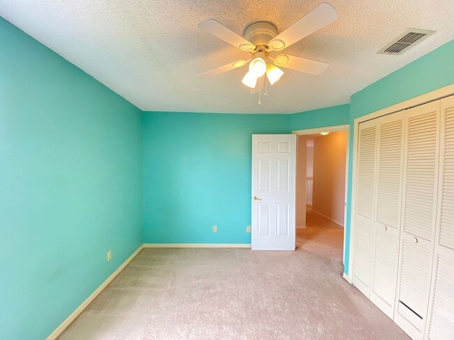 Building Photo - 3708 Molona Dr