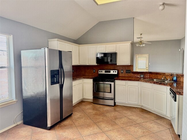 Building Photo - 5218 Hill Timbers Dr