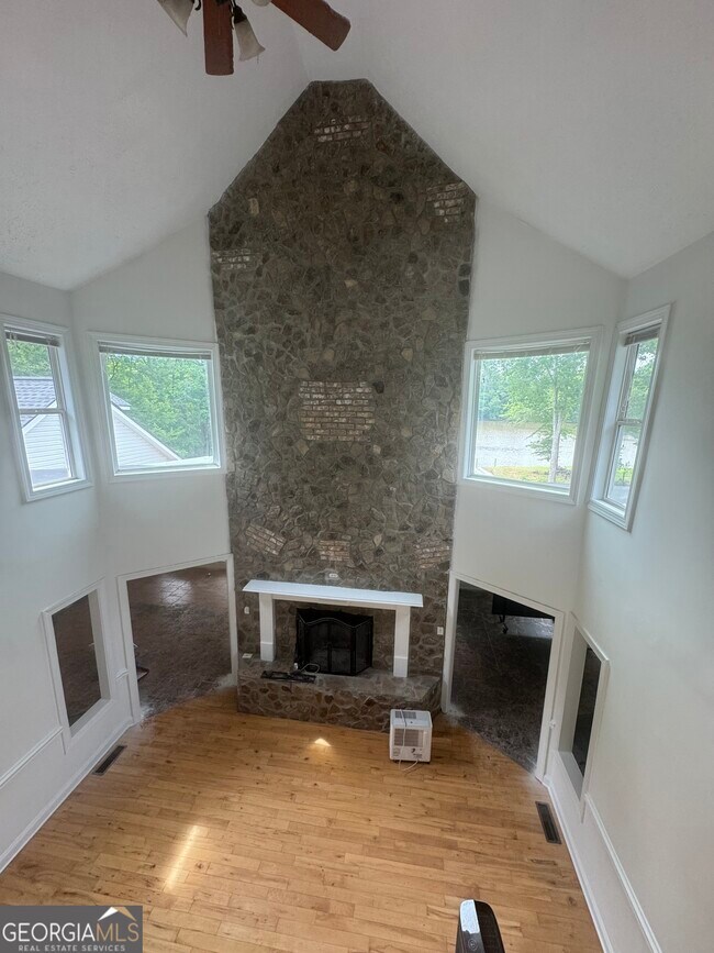 Building Photo - 327 Lakeridge Dr