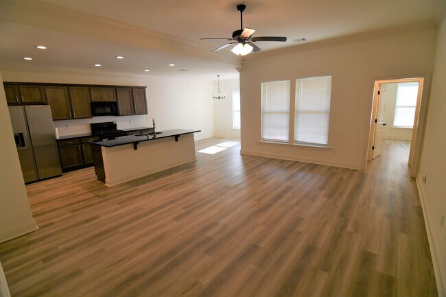 Building Photo - Trendy, 3 bedroom, 2 bath home in coveted Kenilworth Crossing Community near LSU