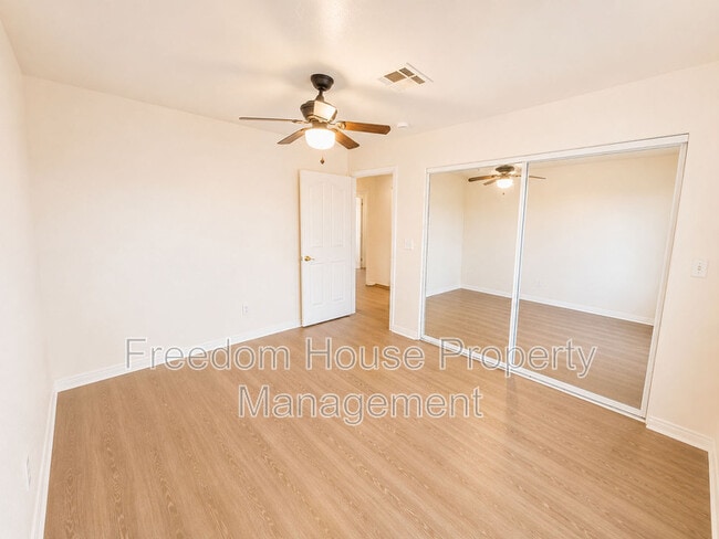 Building Photo - 3066 E Mount Charleston Dr
