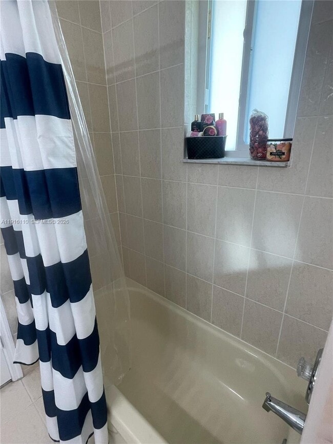 Building Photo - 3102 NE 3rd Dr