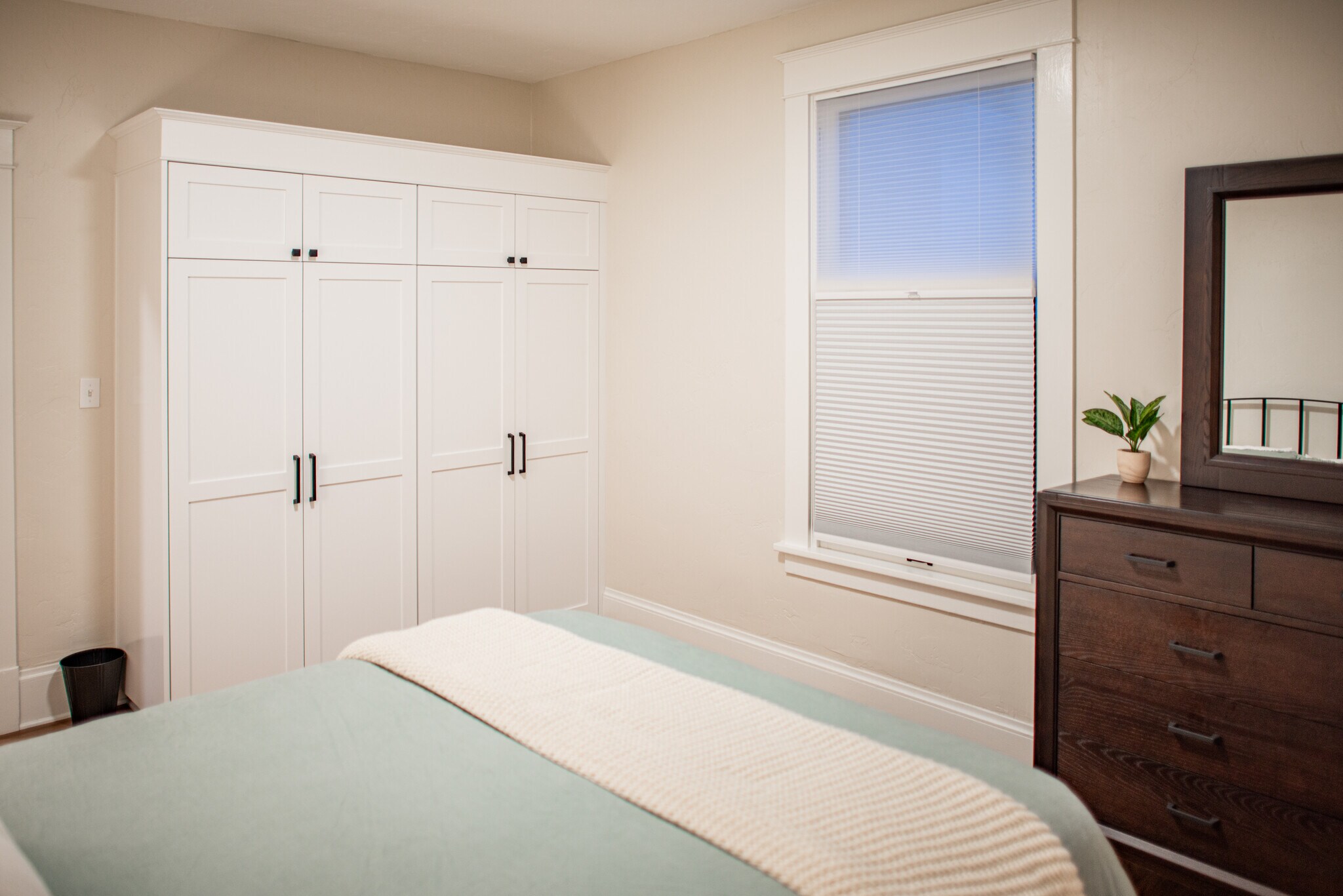 Building Photo - 1111 W 12th Ave