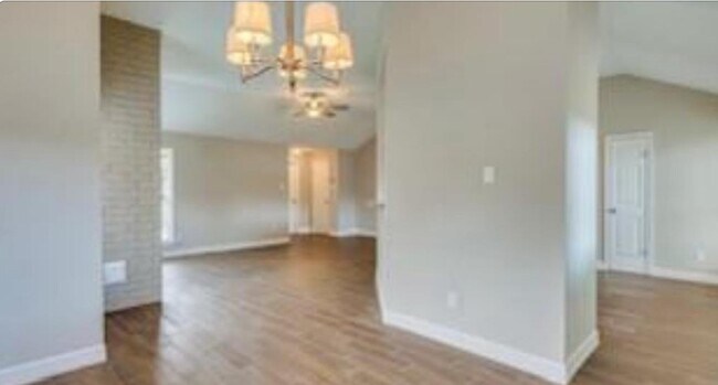 Building Photo - 15827 Roxton Ridge Dr