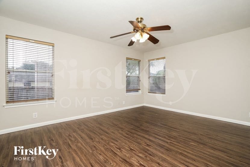 Building Photo - 237 Val Verde Dr