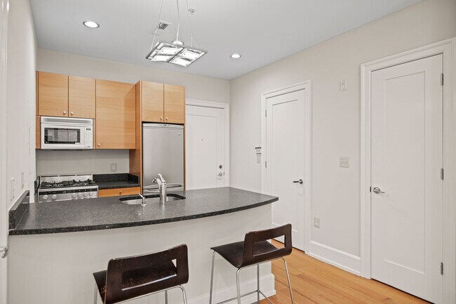 Building Photo - 2516 Q St NW