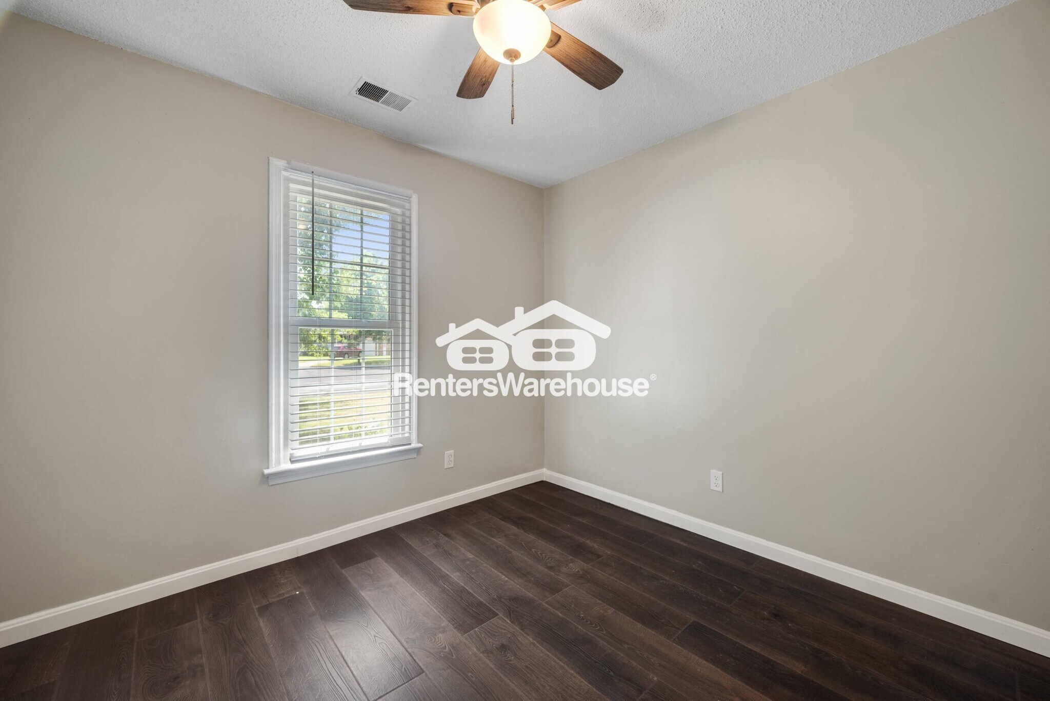 Building Photo - 816 Pin Oak Pl