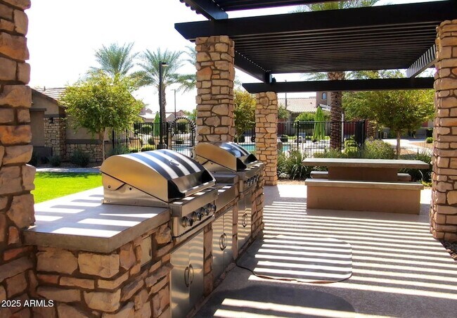 Building Photo - 1914 N 140th Ave