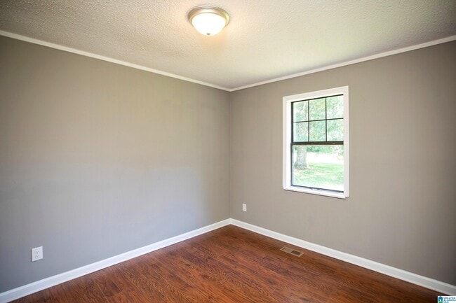 Building Photo - 95 Meadow Ln