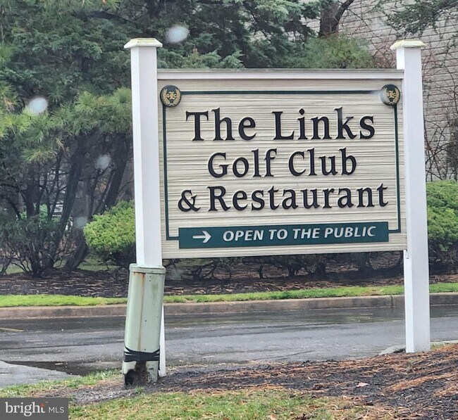 Building Photo - 5 Summit Ct