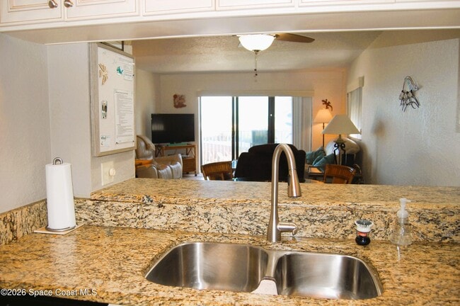 Building Photo - 5350 Ocean Beach Blvd