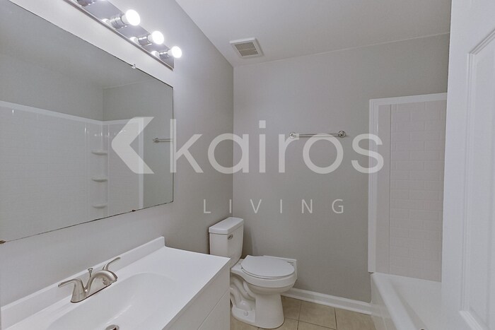 Building Photo - 1945 Croydon Cir