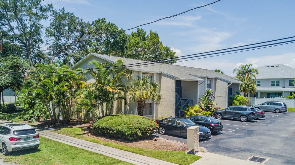 Building Photo - 304 S Habana Ave