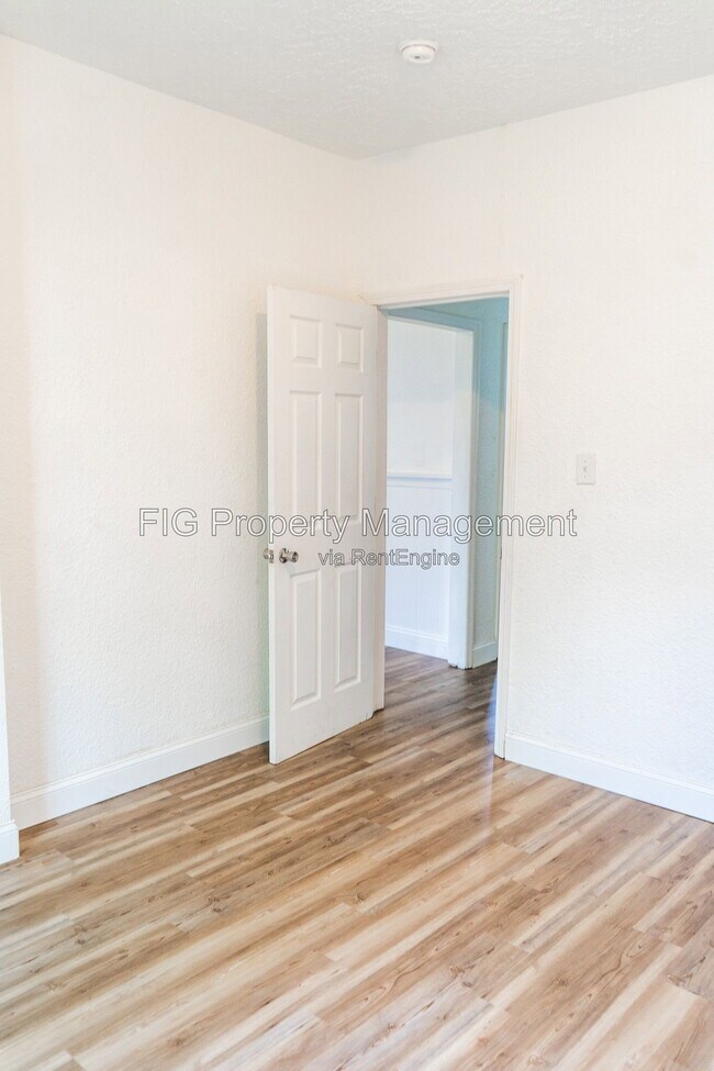 Building Photo - 1013 Glider Ave