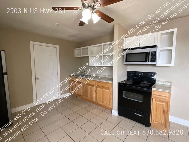 Building Photo - *AVAILABLE NOW* Amazing 1 Bedroom Unit in ...