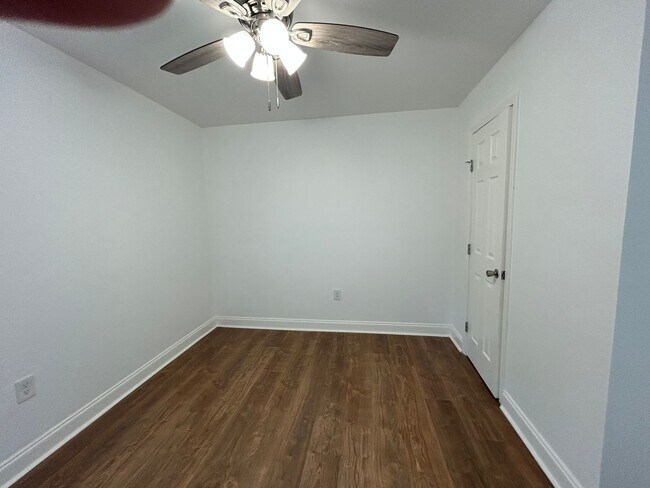 Building Photo - 2080 Jerlyn Dr