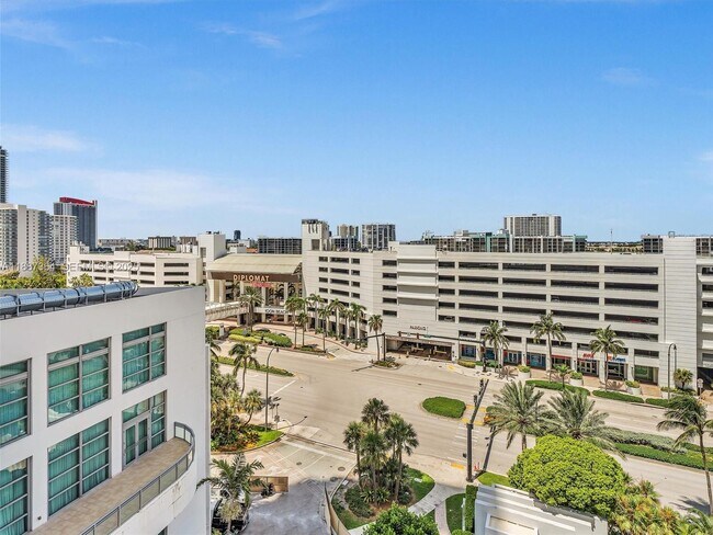 Building Photo - 3535 S Ocean Dr