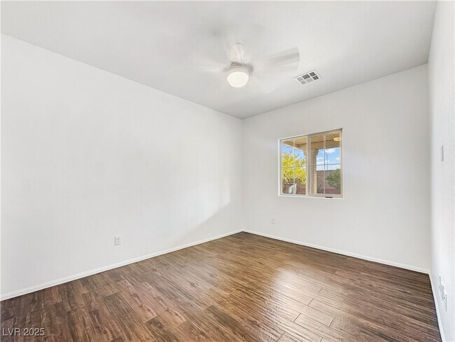 Building Photo - 10611 Auburn Springs Ave