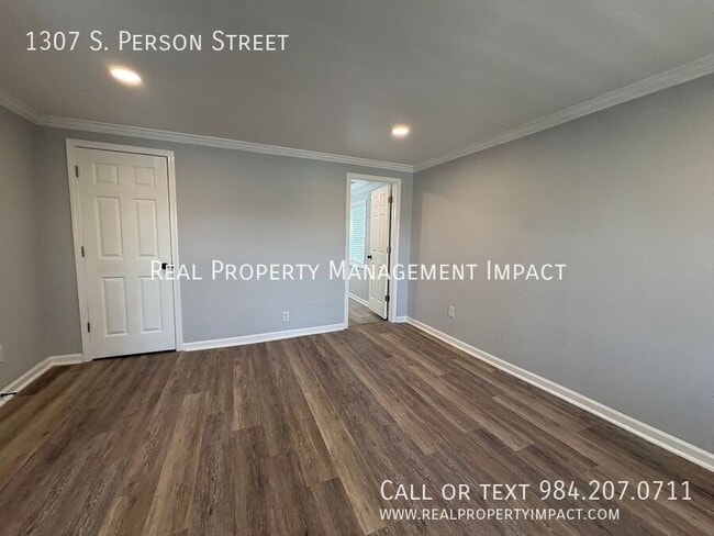 Building Photo - 1307 S Person St