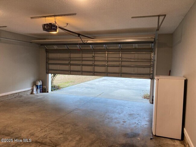 Building Photo - 133 Lawndale Ln