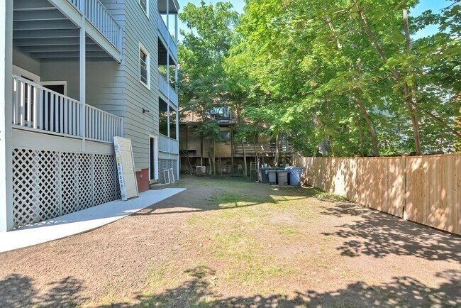 Building Photo - 28 Inman St